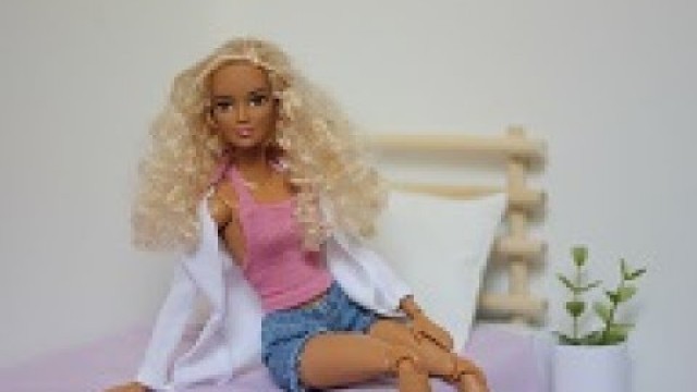 'How To Make Doll Shorts: DIY Barbie Doll Shorts - Doll Clothes'
