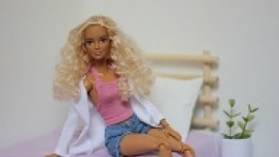 'How To Make Doll Shorts: DIY Barbie Doll Shorts - Doll Clothes'