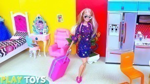 'Barbie doll is packing clothes in bags for weekend trip! Play Toys travel routine'