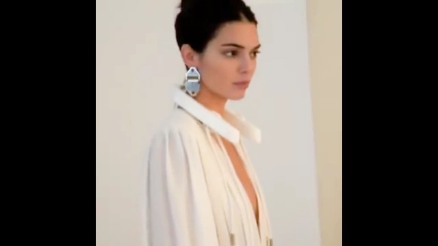 'Kendall Jenner Story 280918 Off-White Catwalk Fashion Show'