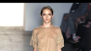 'CALVIN KLEIN Spring 2005 New York - Fashion Channel'