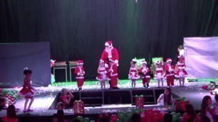 'Preschool\'s Christmas Fashion Show - Maternal - Santa Claus'