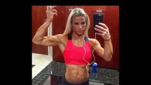 'Super fit mom of 3 Jessica Williams flexing her strong muscles'
