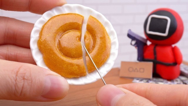 'Miniature SQUID GAME DALGONA CANDY CAKE Decorating #2 | 오징어게임 Design By Tiny Cakes'