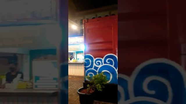 'temapt food street pik2 seprti ini pas udah lewat jembatan lihat dari kiri itu tempat nya#shorts'