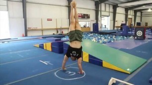 'Handstand Course'