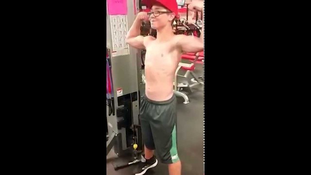 '14 year old bodybuilder trains at SNAP FITNESS'