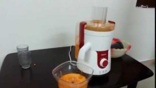 'Philips Juicer Mixer Grinder - Carrot Juice demo'