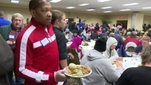'Hundreds of volunteers give out free meals to homeless on Christmas'