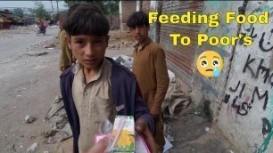 'FEEDING FREE FOOD TO HOMELESS AND POOR PEOPLE IN PAKISTAN | VLOG |'