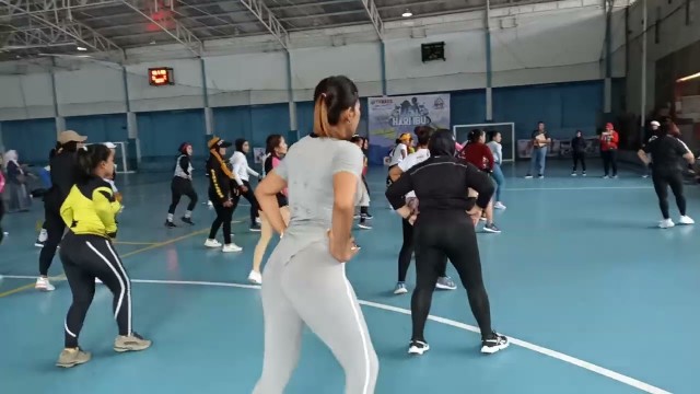 'Acara Senam Zumba Party dan Fashion Show hari ibu 2022 Lampung Walk'