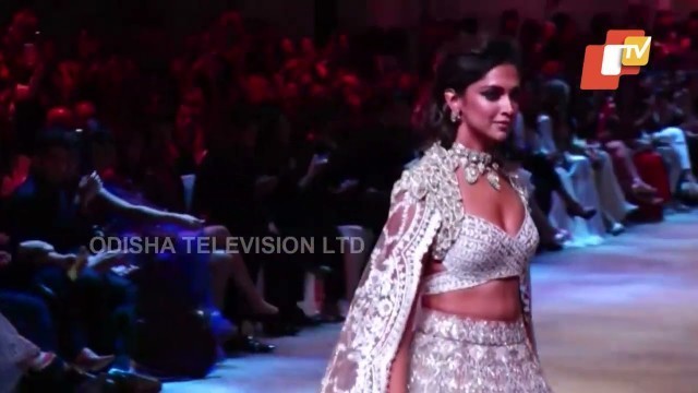 'Ranveer Singh, Deepika Padukone kiss on the ramp as they walk at fashion show'
