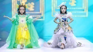 'The kids walk catwalk in green style clothes | Fashion show'