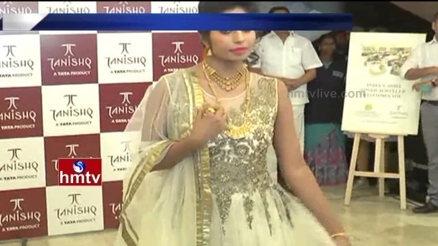 'Models Ramp Walk and Fashion Show In Tanishq Jewellery Showrooms Kondapur, Hyderabad | HMTV'