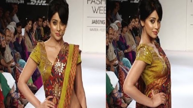 'Shriya Saran\'s stunning ramp walk in saree at Lakme Fashion Week 2014.'