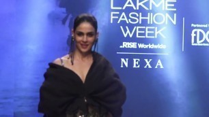 'Celebs sizzles on the ramp at Lakme Fashion Week || Latest Videos || viral'