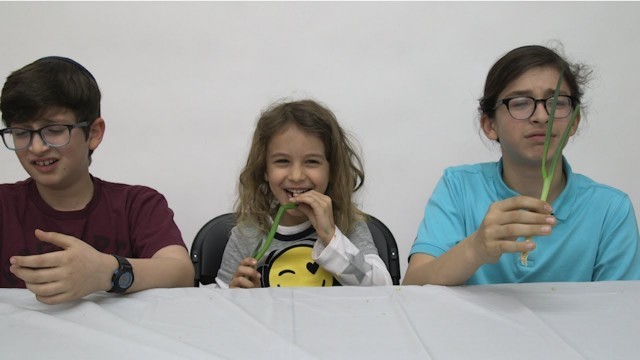 'Kids Try Traditional Passover Foods'