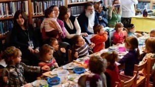 'How to Run Your Own Child-Friendly Passover Seder'