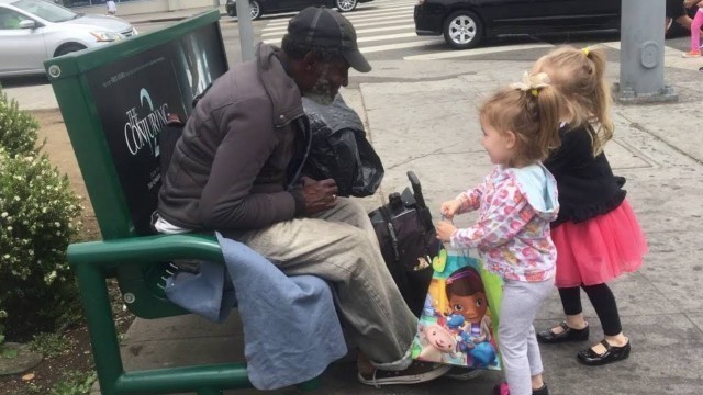 'Adorable Kids Helping Homeless People - Cute Kids Videos'