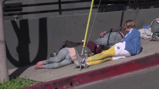 'Justin Bieber Provides Food And Water And Chats With Homeless Couple On The Street In L.A.'