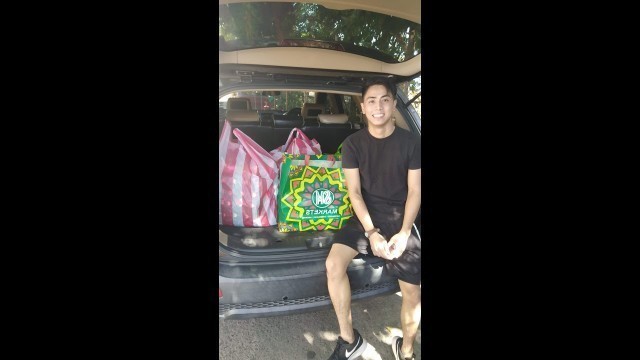 'Giving food and gifts to homeless people | Short video | Filipino'