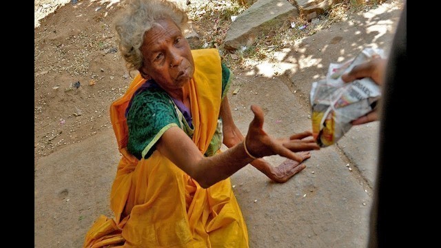 'Giving Food To Homeless India\'s'