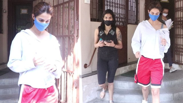 'Fitness Queen Disha Patani Leaving For Gym From Home WIth Sisiter'