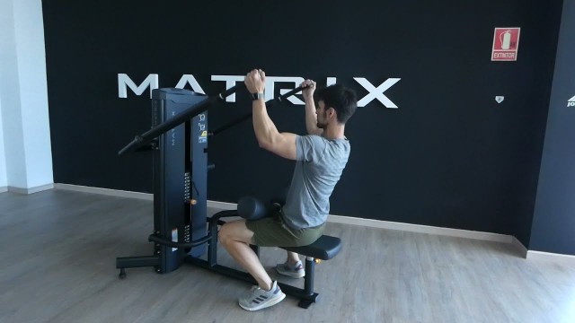 'LAT PULLDOWN Matrix Fitness Go Series'