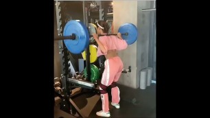 'Disha ptani in the gym#short #fitness#bodybuilding#100#ytshort#exercise#dishapatani'