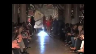 'Runway Model Fails   Funny Videos at Videobash'