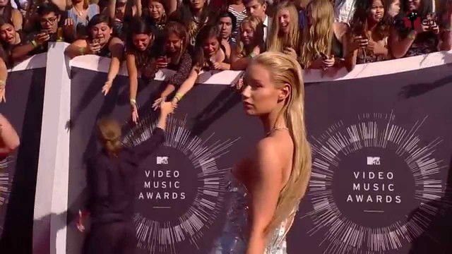 '2014 MTV VMA Red Carpet - Miley, J Lo, Taylor Swift, Adam Levine & More'