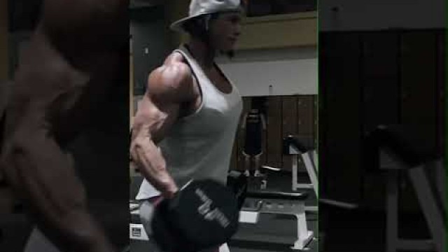 '#likearnold #bodybuilding #girlswholift #femalebodybuilding #fitnessgirl #shorts  #fit #fitness'