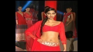 'Sexy Sonam Kapoor Ramp Walk, Semi Nude Walk Fashion Show 2021'