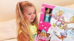 'Диана открывает календарь Барби Diana Opens Advent Calendar with Barbie doll surprise for kids'