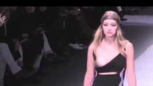 'Gigi Hadid had a wordrobe malfunction while catwalking for versace fashion week at Milan in 2016.'