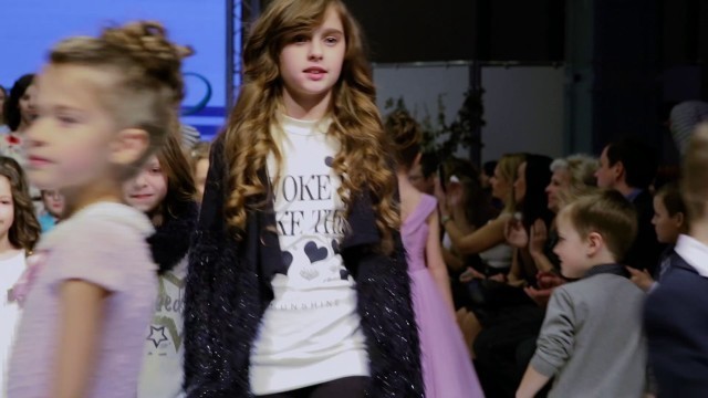 'Показ мод и балетный этюд на CHRISTMAS FASHION PARTY - 7-летии Театра Мод \"kids\' PODIUM\"!'