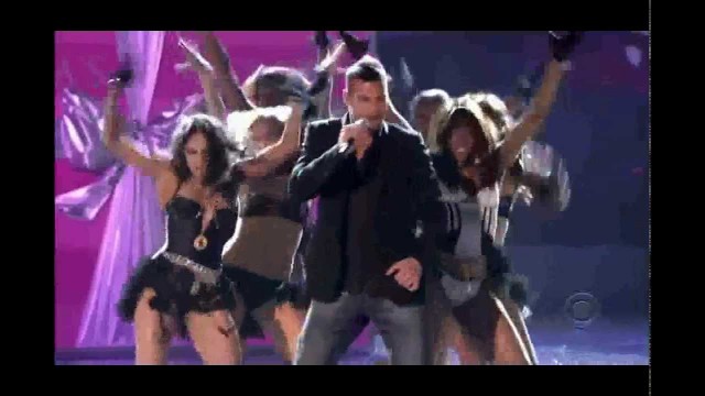 'Ricky Martin (Victoria\'s Secret Fashion 2005) - Drop it on me (029)'