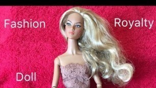 'Fashion Royalty Doll by Integrity Toys VS Barbie Made to Move by Mattel - сравнение кукол'
