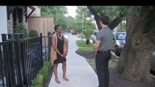 'VIDEO: Homeless man serenades woman who gave him food'